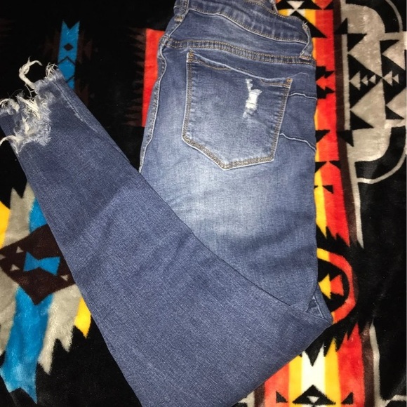 Size 9 ripped woman’s skinny jeans - Picture 4 of 4